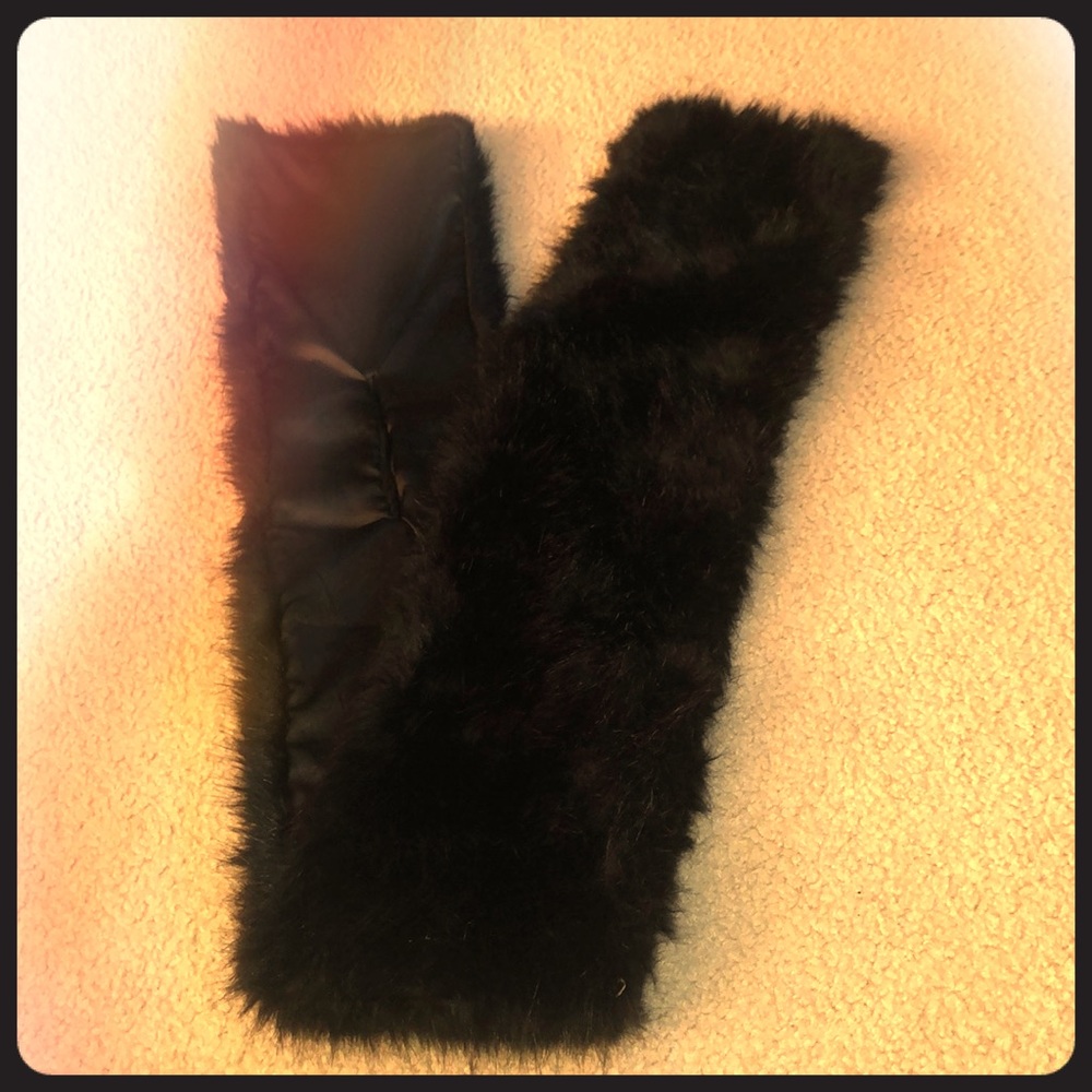 Black faux fur scarf